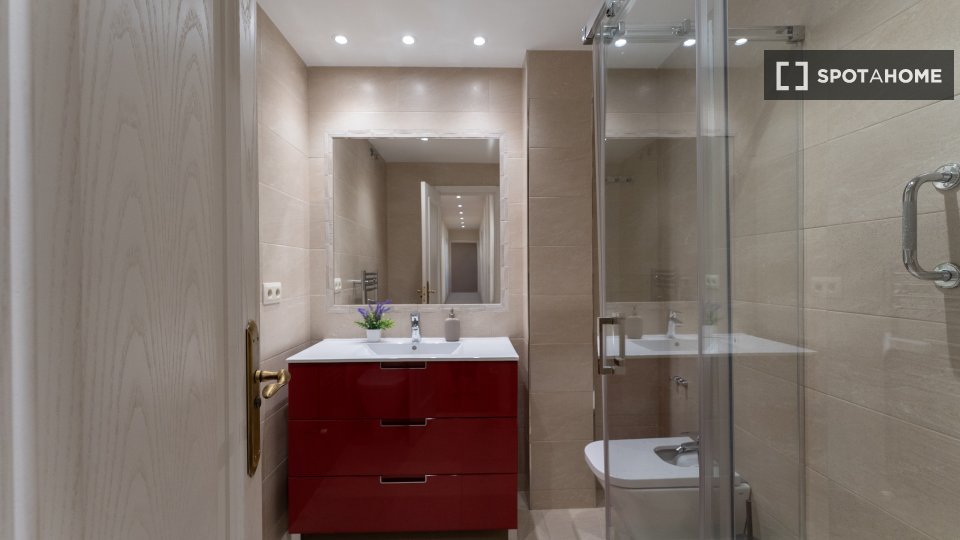 Double room Madrid, 6 beds — photo 3