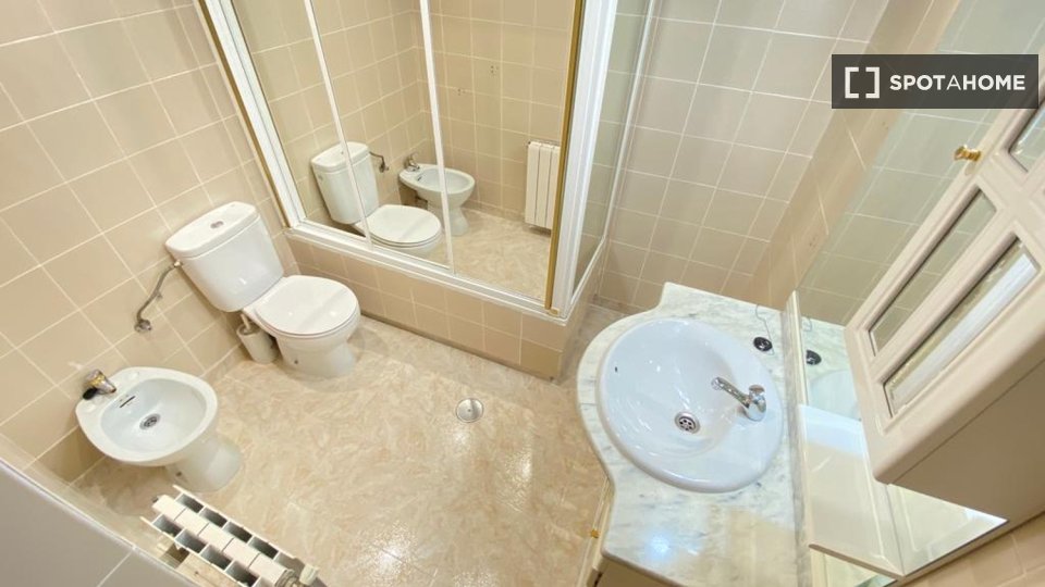 Double room Madrid, 7 beds — photo 5
