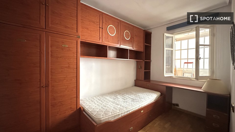 Double room Valencia, 3 beds, 90m² — photo 3