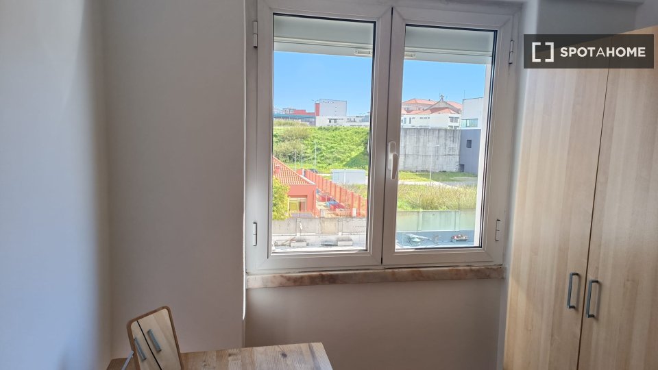 Double room Lisbon, 3 beds — photo 8