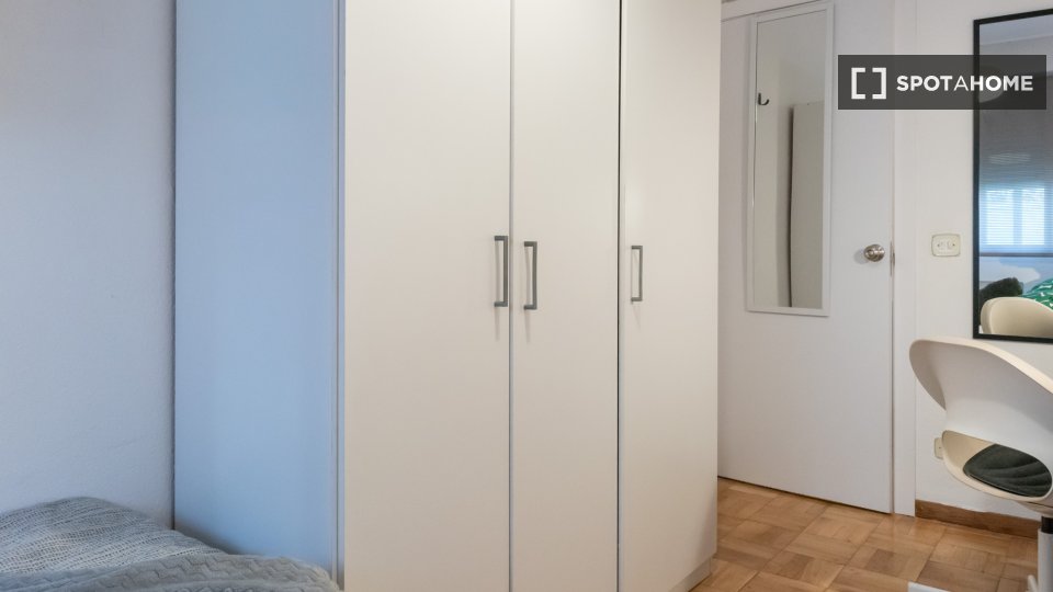 Double room Madrid, 5 beds, 120m² — photo 42