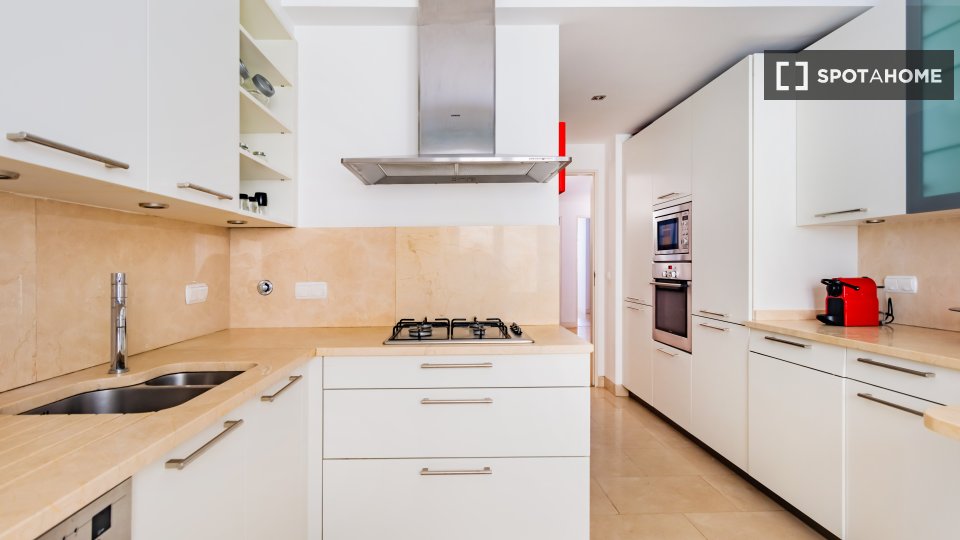 Apartment Lisbon, 2 beds — photo 18