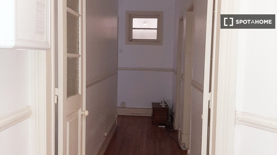 Double room Lisbon, 4 beds — photo 13