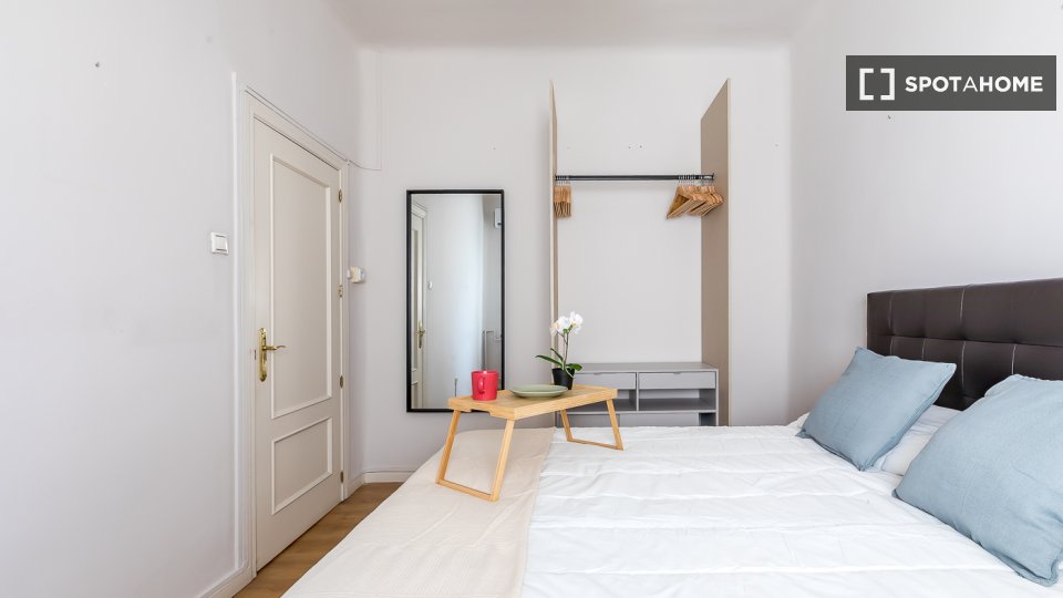 Double room Madrid, 6 beds, 158m² — photo 4