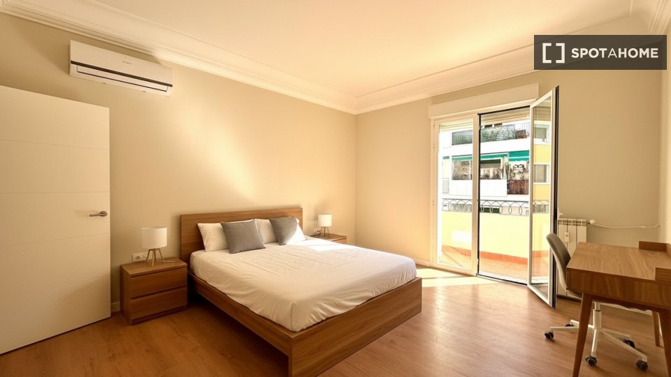 Double room Madrid, 7 beds, 180m² — photo 1