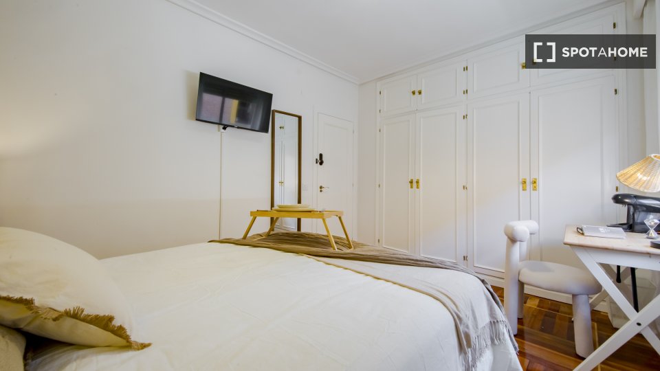 Double room Madrid, 6 beds, 117m² — photo 2