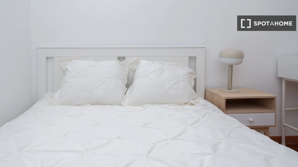 Double room Lisbon, 6 beds — photo 12