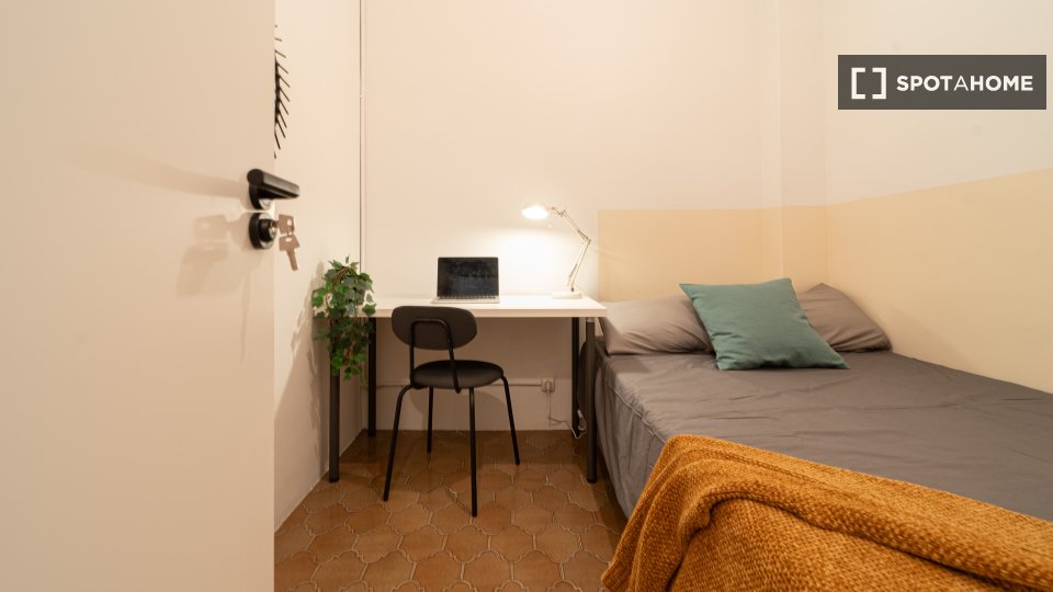 Double room Barcelona, 9 beds, 200m² — photo 1