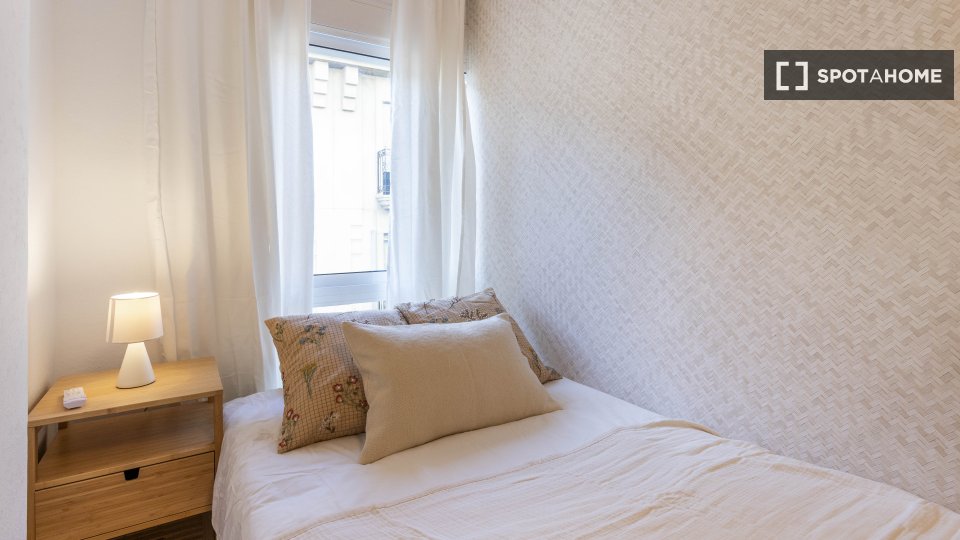 Double room Alicante, 8 beds — photo 8