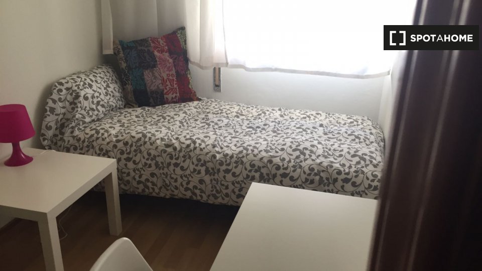 Double room Madrid, 4 beds, 90m² — photo 1
