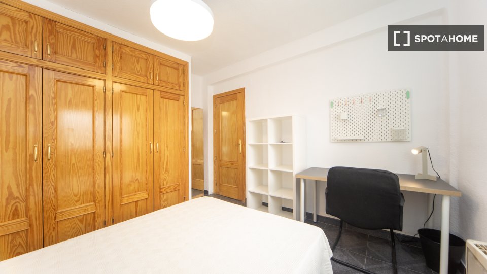 Double room Granada, 3 beds, 75m² — photo 7