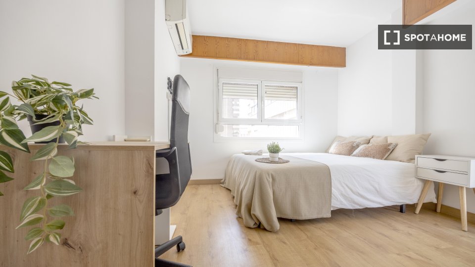 Chambre double Valence, 5 chambres, 130m² — photo 4