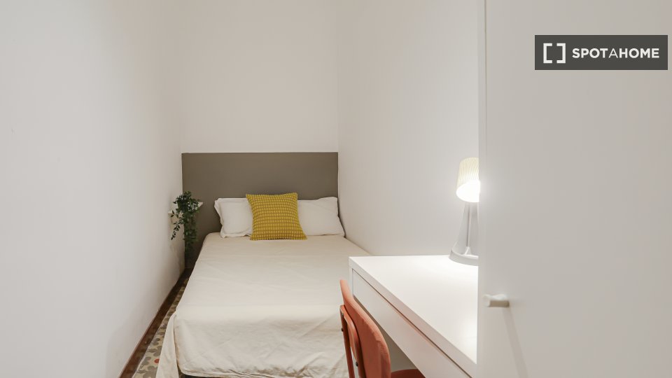 Double room Barcelona, 6 beds, 100m² — photo 8