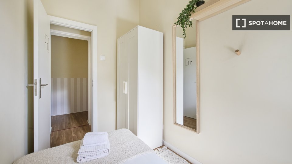 Double room Lisbon, 12 beds — photo 49