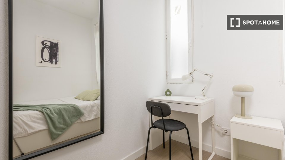 Double room Madrid, 5 beds — photo 22