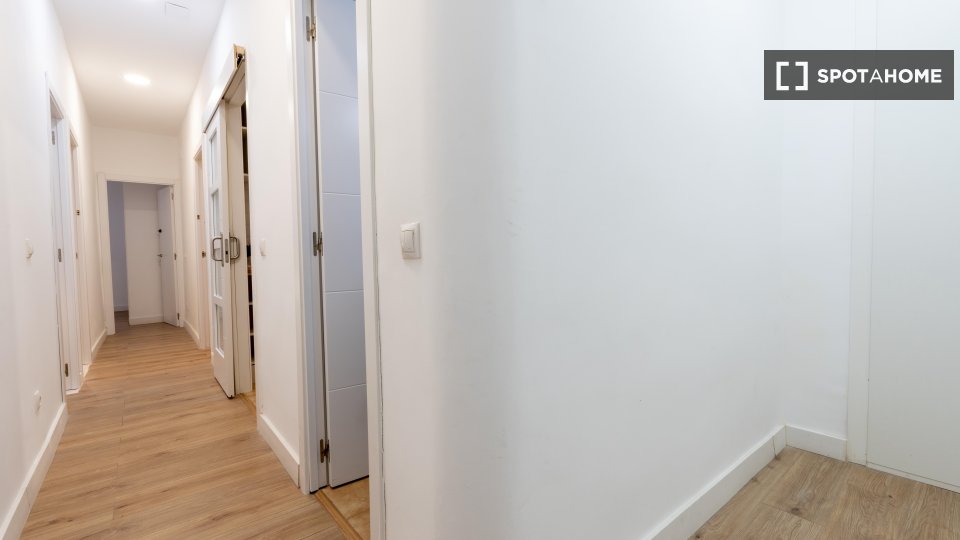 Double room Madrid, 4 beds — photo 8