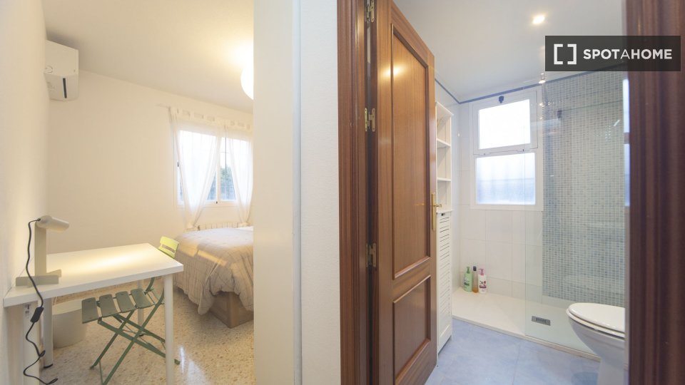 Double room Granada, 4 beds — photo 15