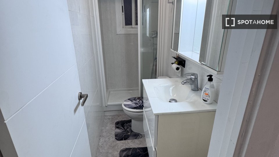 Double room Barcelona, 4 beds, 102m² — photo 3