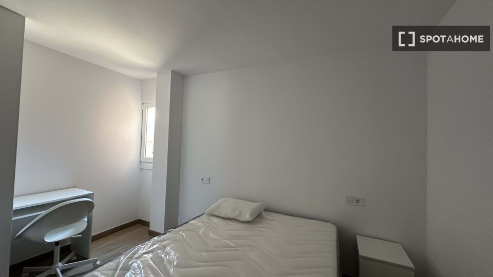 Double room Valencia, 4 beds, 74m² — photo 15
