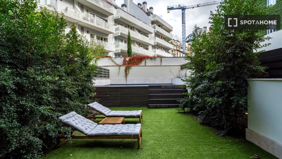 Apartment Lisbon, 2 beds, 82m² — photo 17