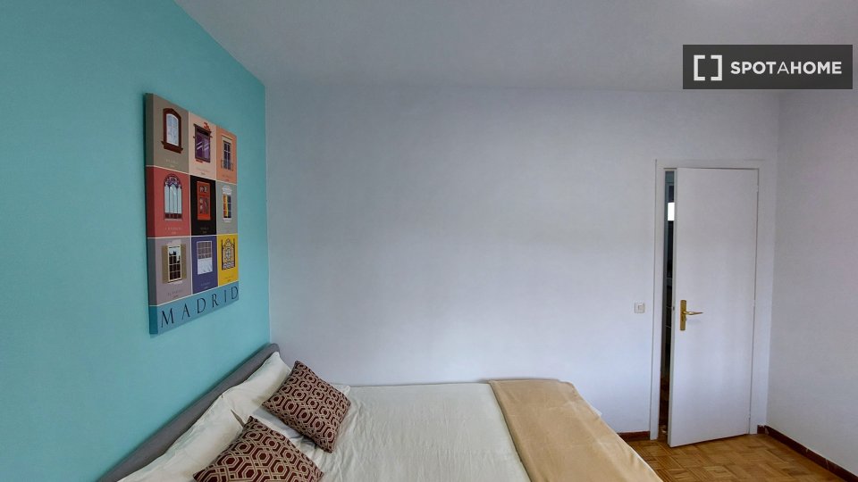 Double room Madrid, 4 beds, 100m² — photo 11