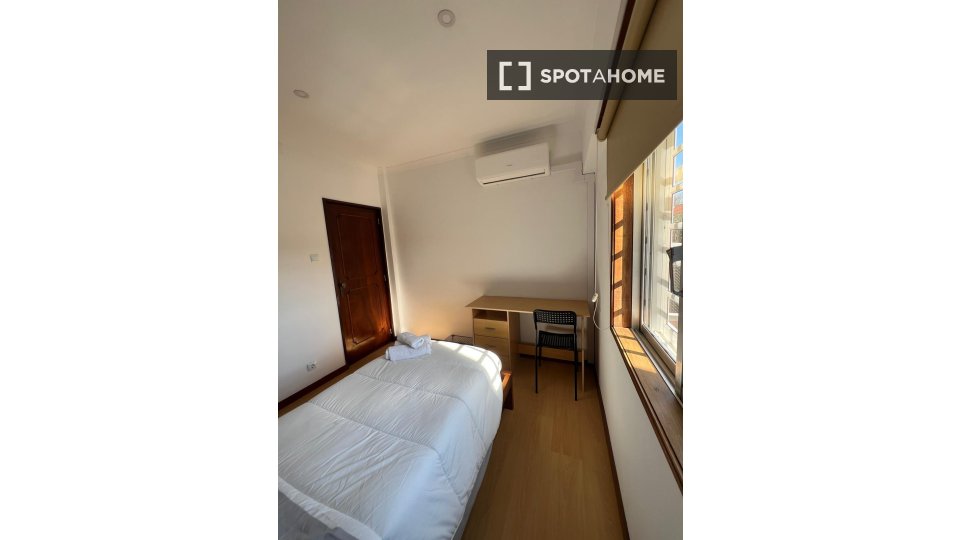 Double room Porto, 5 beds, 400m² — photo 9