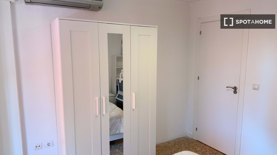 Double room Valencia, 5 beds — photo 9