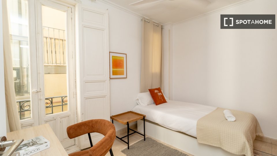 Double room Madrid, 7 beds — photo 12