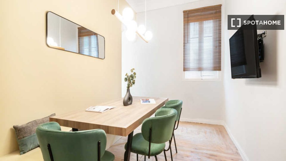 Double room Madrid, 7 beds, 260m² — photo 25