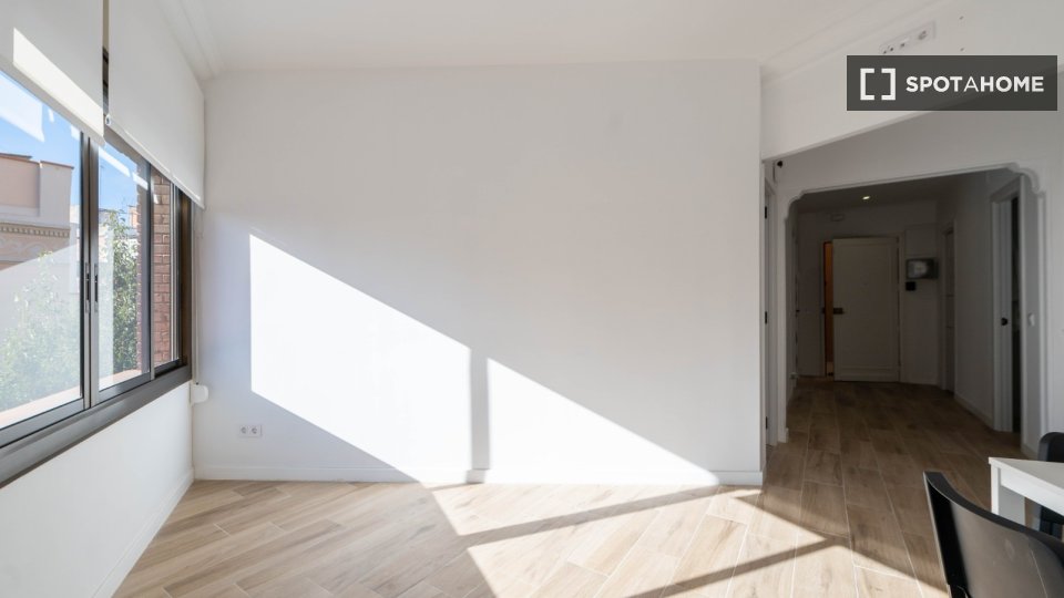 Double room Barcelona, 5 beds, 128m² — photo 19