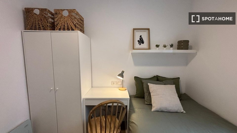 Double room Barcelona, 4 beds, 85m² — photo 6