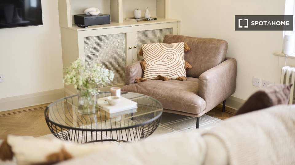 Apartment London, 1 bed, 59m² — photo 1