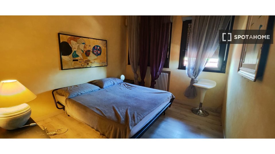 Double room Bologna, 2 beds, 60m² — photo 2