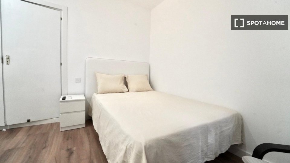 Double room Madrid, 6 beds — photo 5