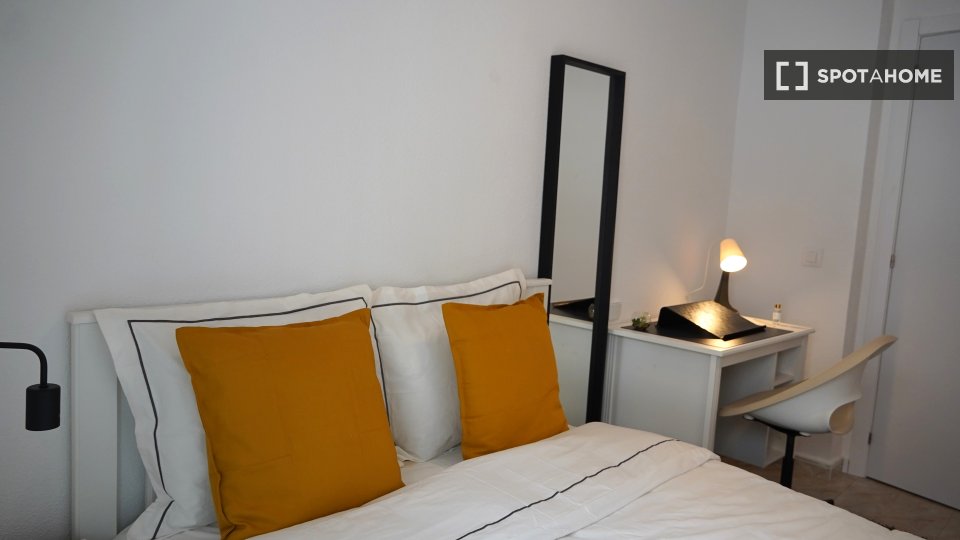 Double room Madrid, 6 beds — photo 9