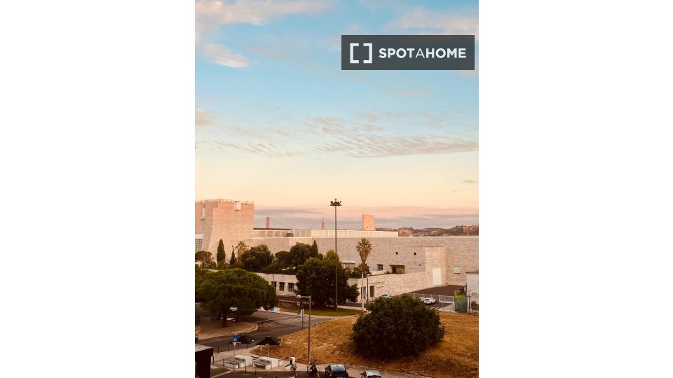 Double room Lisbon, 3 beds, 100m² — photo 4
