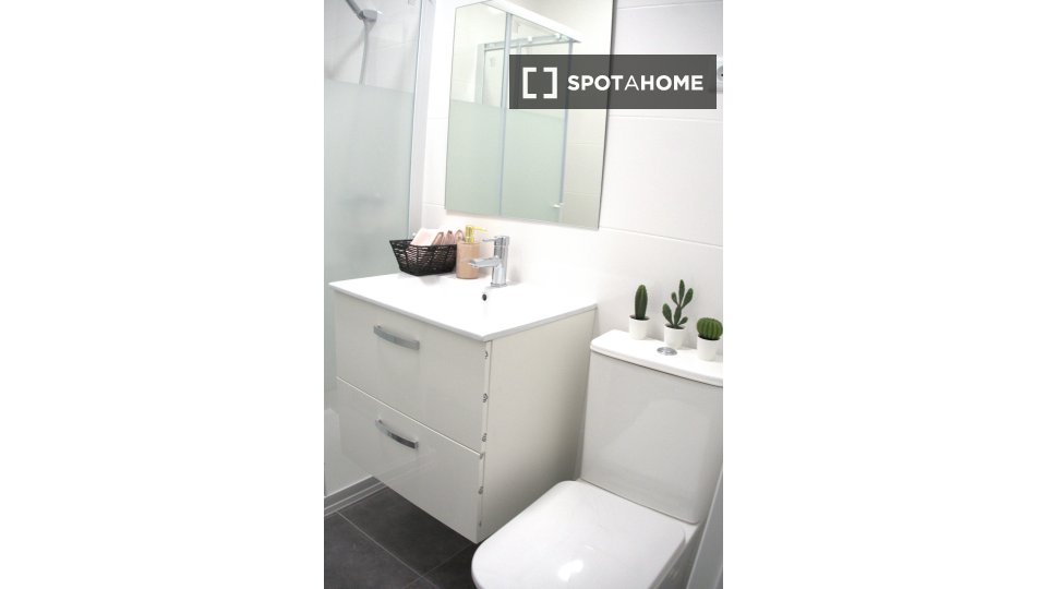 Double room Madrid, 6 beds — photo 3