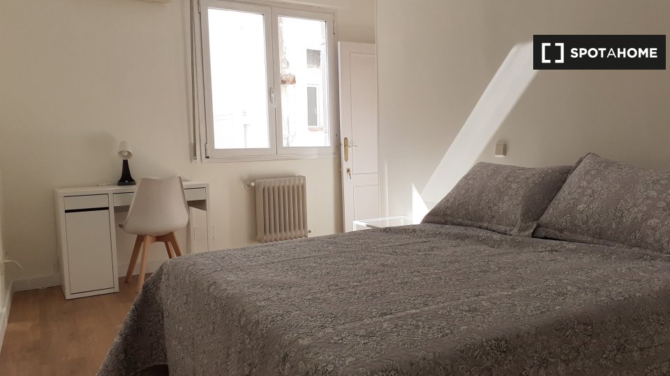 Double room Madrid, 5 beds — photo 13
