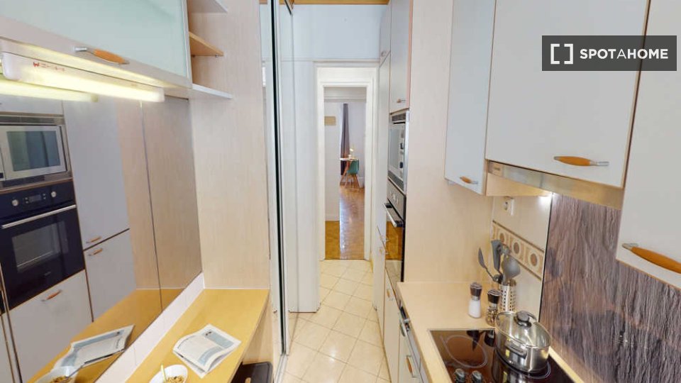 Double room Paris, 3 beds, 60m² — photo 4