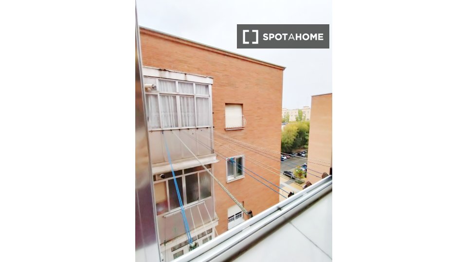 Double room Madrid, 3 beds, 95m² — photo 10