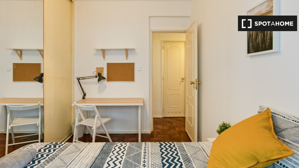 Double room Lisbon, 5 beds — photo 2