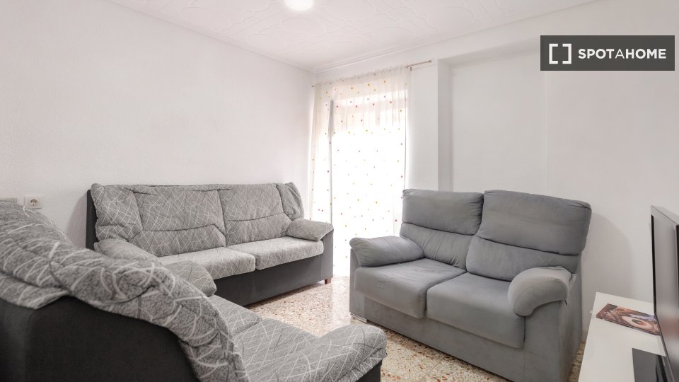 Double room Alicante, 5 beds, 95m² — photo 7