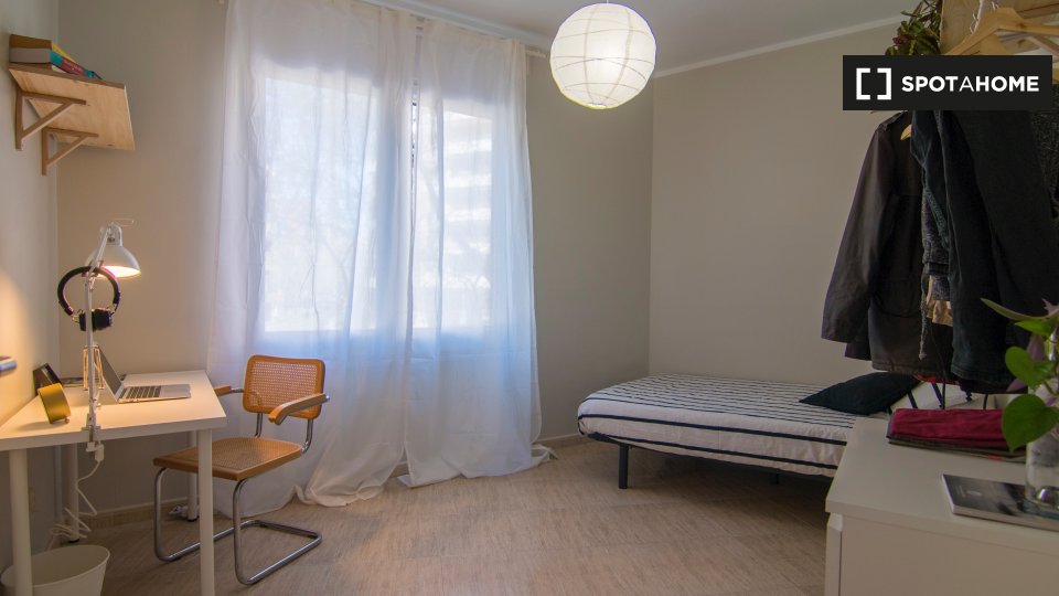 Double room Barcelona, 5 beds, 150m² — photo 1