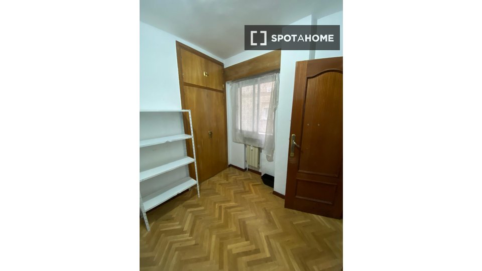 Double room Madrid, 3 beds — photo 19