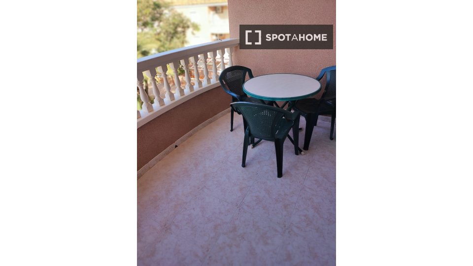 Apartment Alicante, 1 bed, 50m² — photo 1