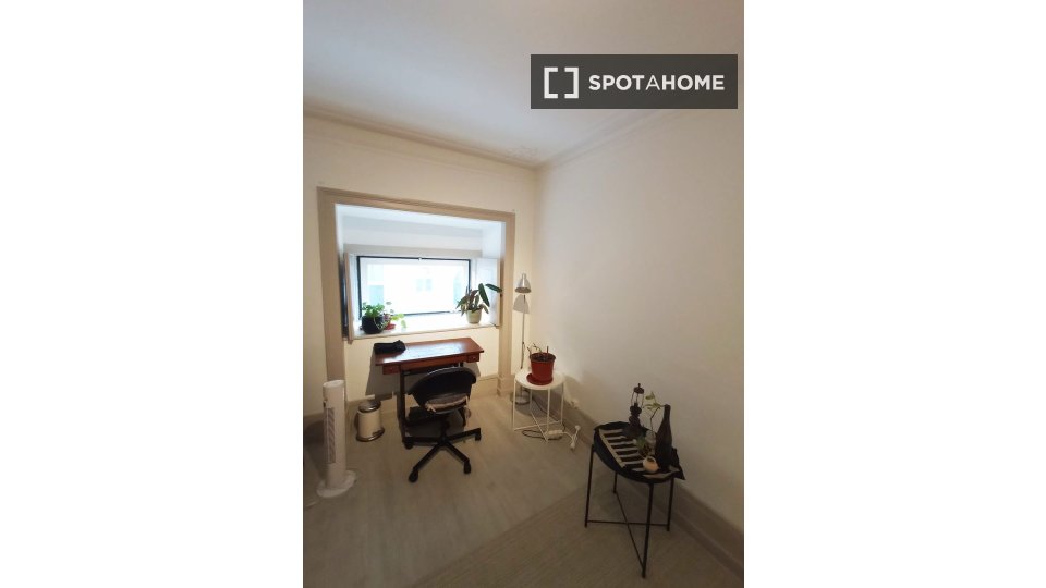 Apartment Lisbon, 2 beds, 84m² — photo 16