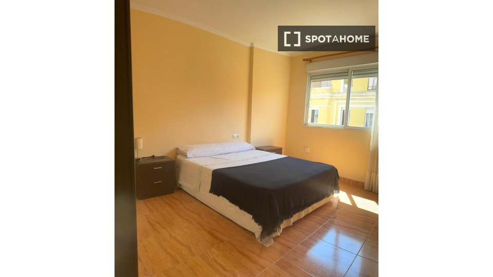 Double room Valencia, 5 beds, 100m² — photo 32
