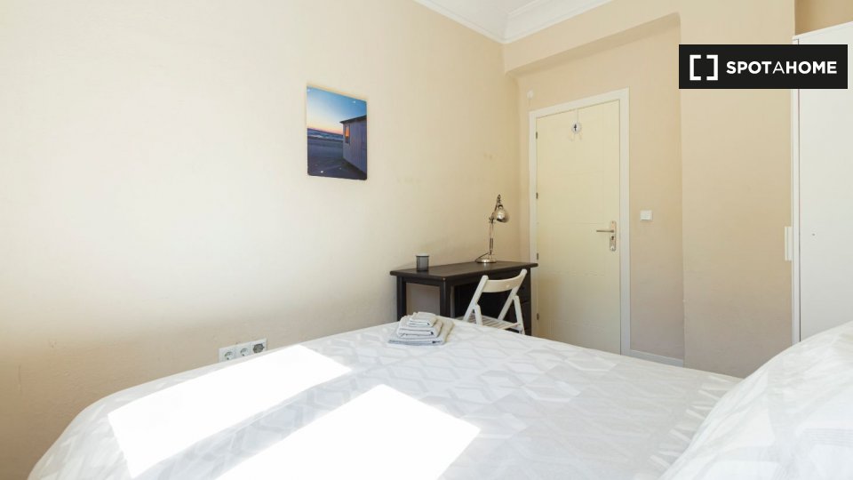 Double room Madrid, 5 beds, 88m² — photo 6