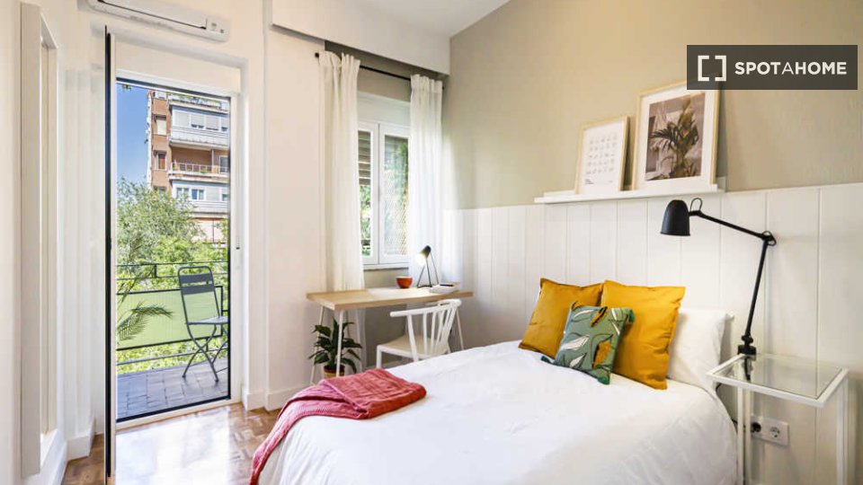 Double room Madrid, 6 beds — photo 54