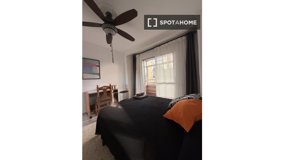 Double room Malaga, 5 beds, 140m² — photo 4